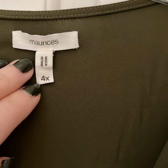 Maurice’s Long Sleeve Olive Green Blouse with Stud Detail 4X - Picture 3 of 6